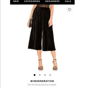 Black velvet culottes plisse